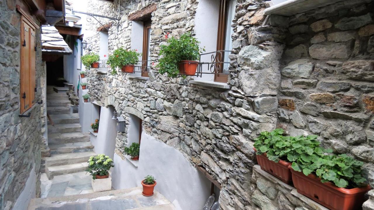 Lo Gnomo Sotto Al Glicine Apartment Châtillon Exterior photo